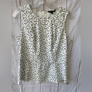 Black and white Banana Republic shirt size 8